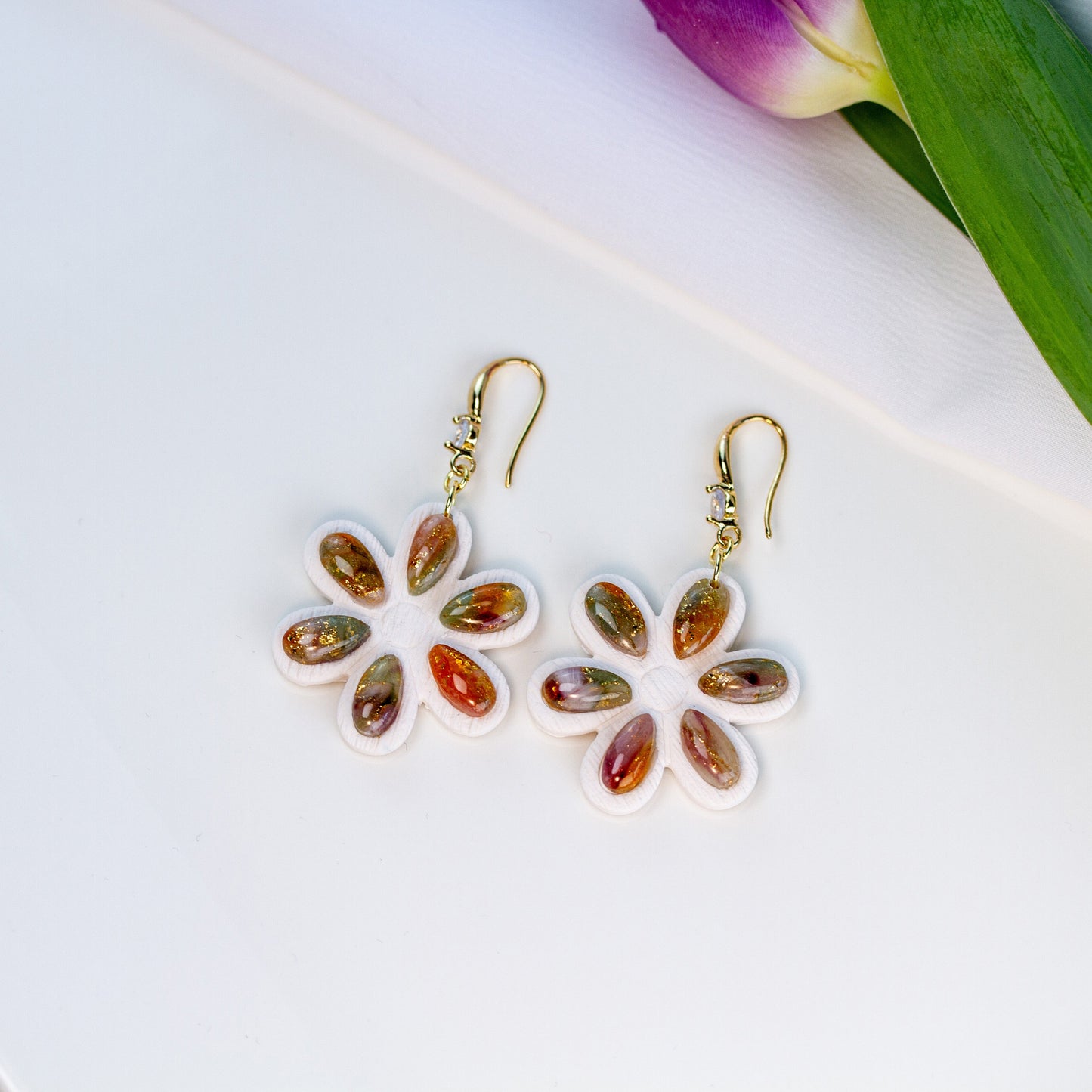 Amber Daisy Bloom – Florale Ohrringe