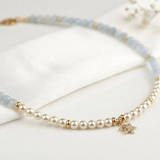 Aquamarine Snowflake – Halskette mit Aquamarin und Perlen