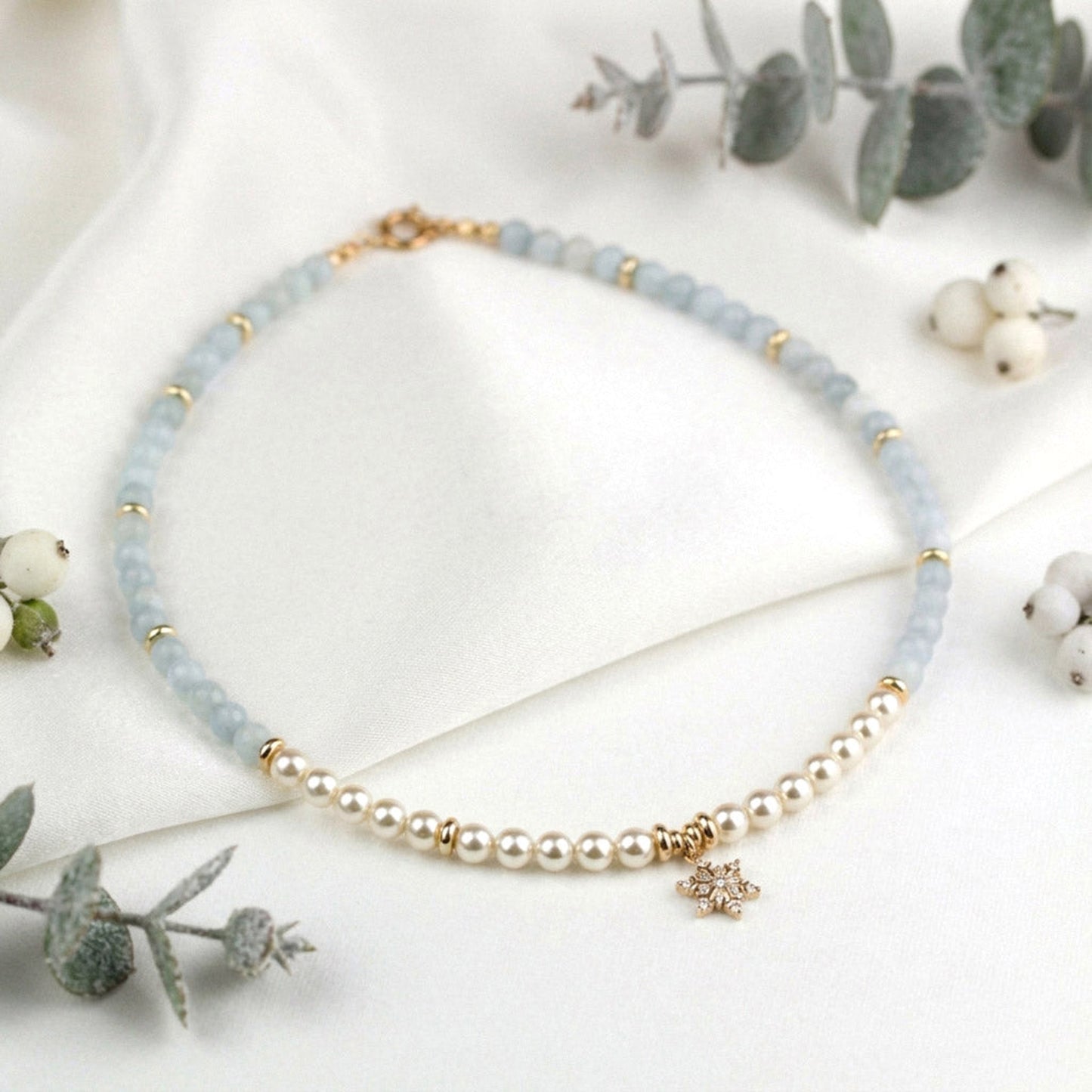 Aquamarine Snowflake – Halskette mit Aquamarin und Perlen