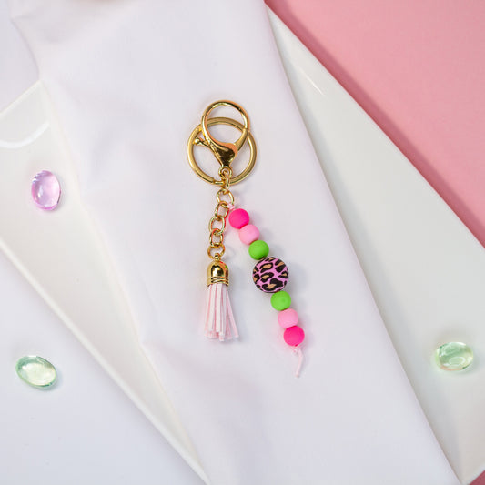 Happy Leo – Bunter Bag Charm mit Leo-Detail