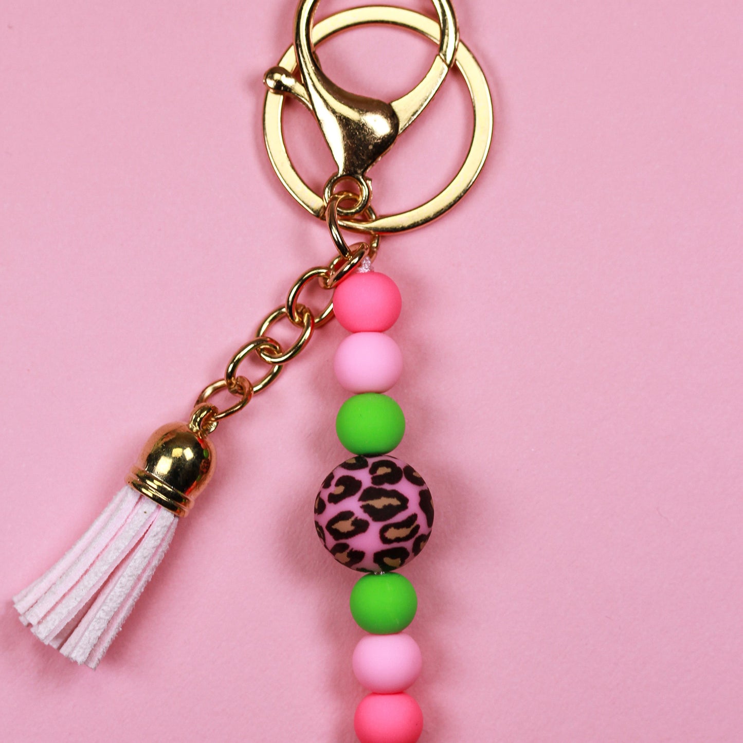 Happy Leo – Bunter Bag Charm mit Leo-Detail