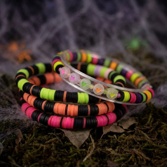 Neon Witch Heart – Katsuki 3er-Armbandset mit bunten Herzperlen