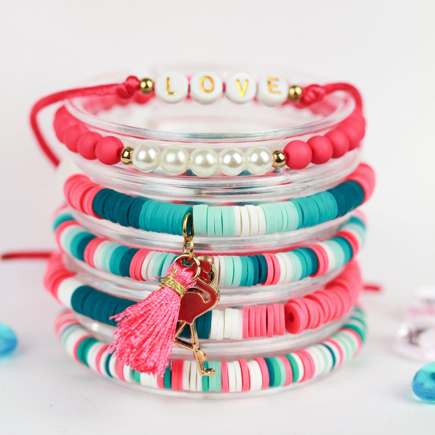 Flamingo Dream – Katsuki 6er-Armbandset mit Love-Detail und Quaste