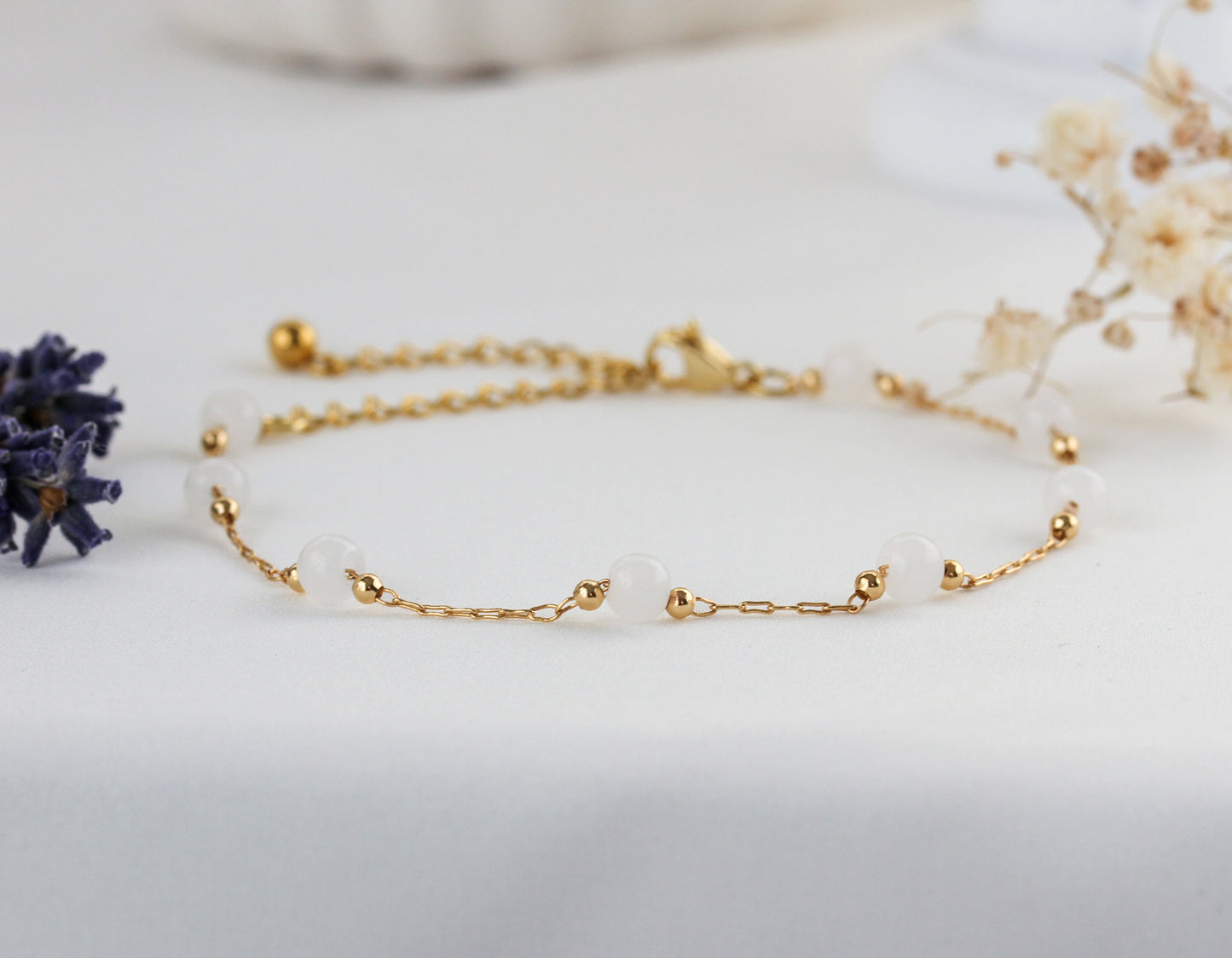 Ivory Whisper – Armband mit weißen Schmuckperlen