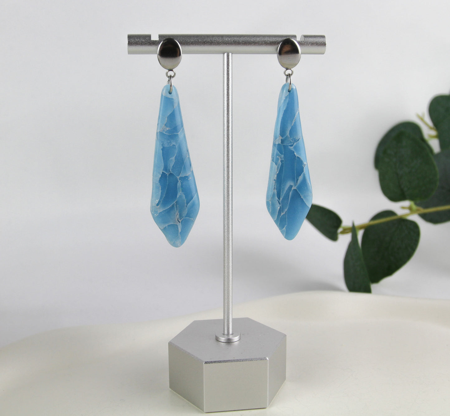 Lange Blau-Silber Marmor Ohrringe – Elegante Handgefertigte Polymer Clay Statement