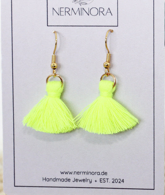 Neon Gelbes Sommer Katsuki Armband mit Quaste & Charm – Handgefertigtes Perlenarmband