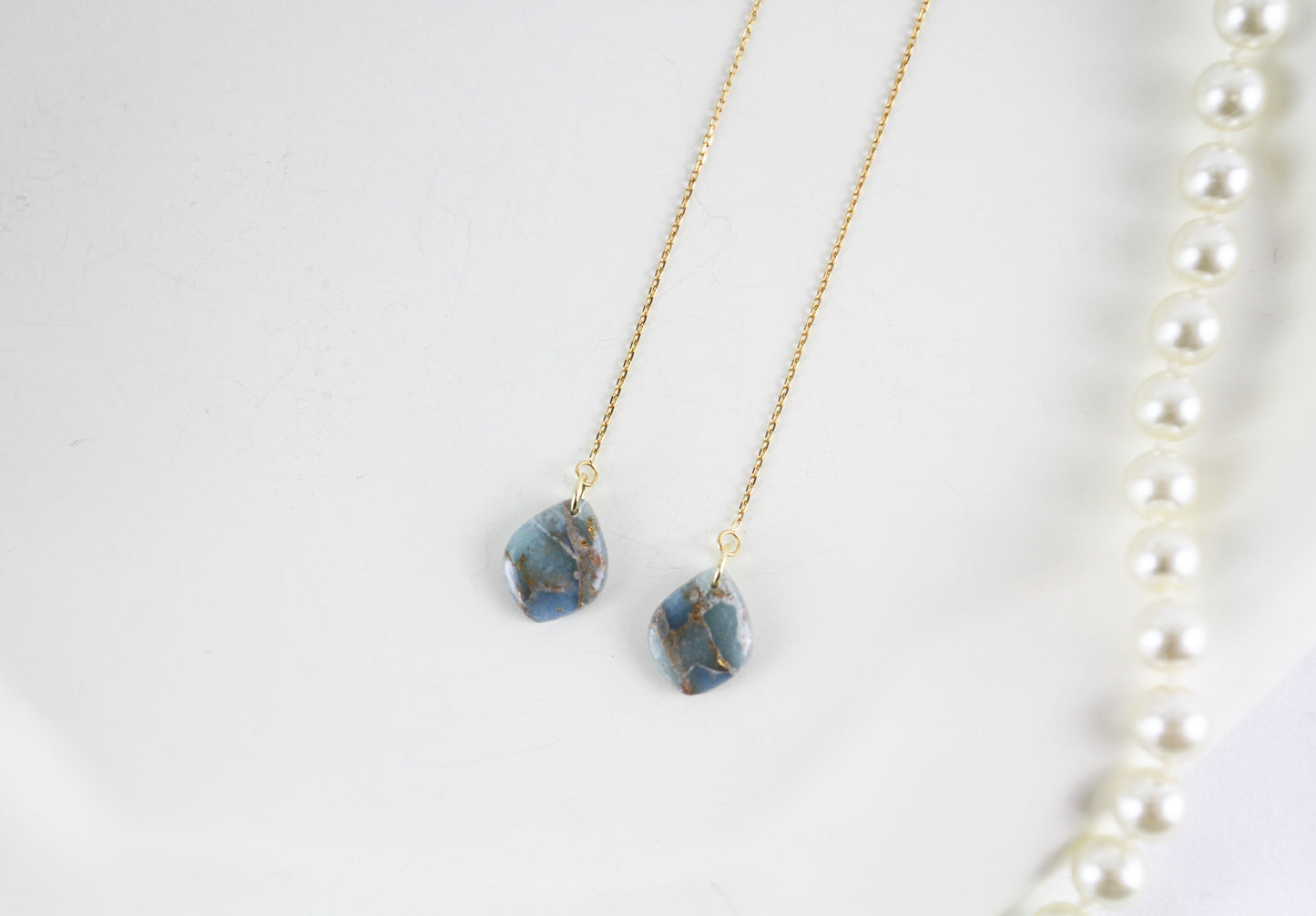 Blaue natursteininspirierte Blatt Polymer Clay Ohrringe Fadenohrringe