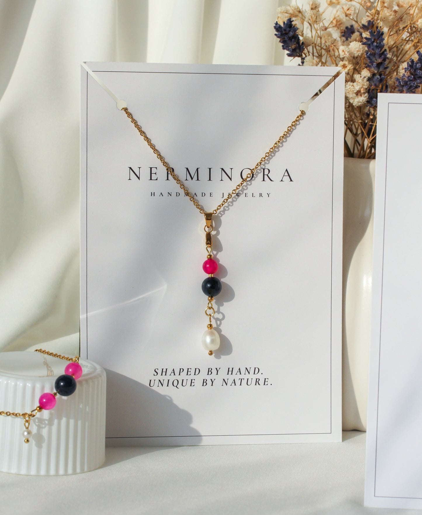 Berry & Pearl Collection – Schmuck in Pink, Dunkelblau und Perlweiß