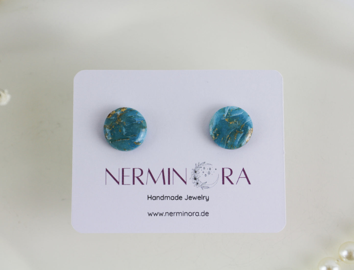 Elegante türkis-goldene Polymer Clay Ohrstecker