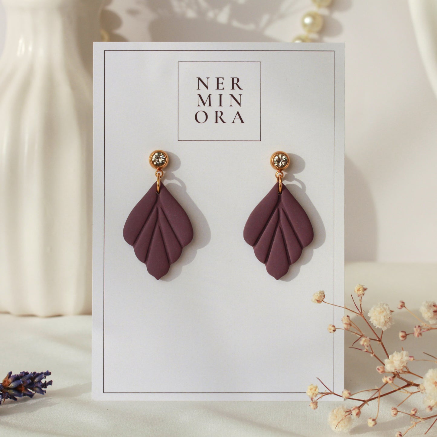 Marlen Leaf – Kleine matte Blatt-Ohrringe