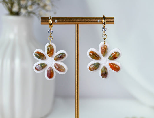 Amber Daisy Bloom – Florale Ohrringe