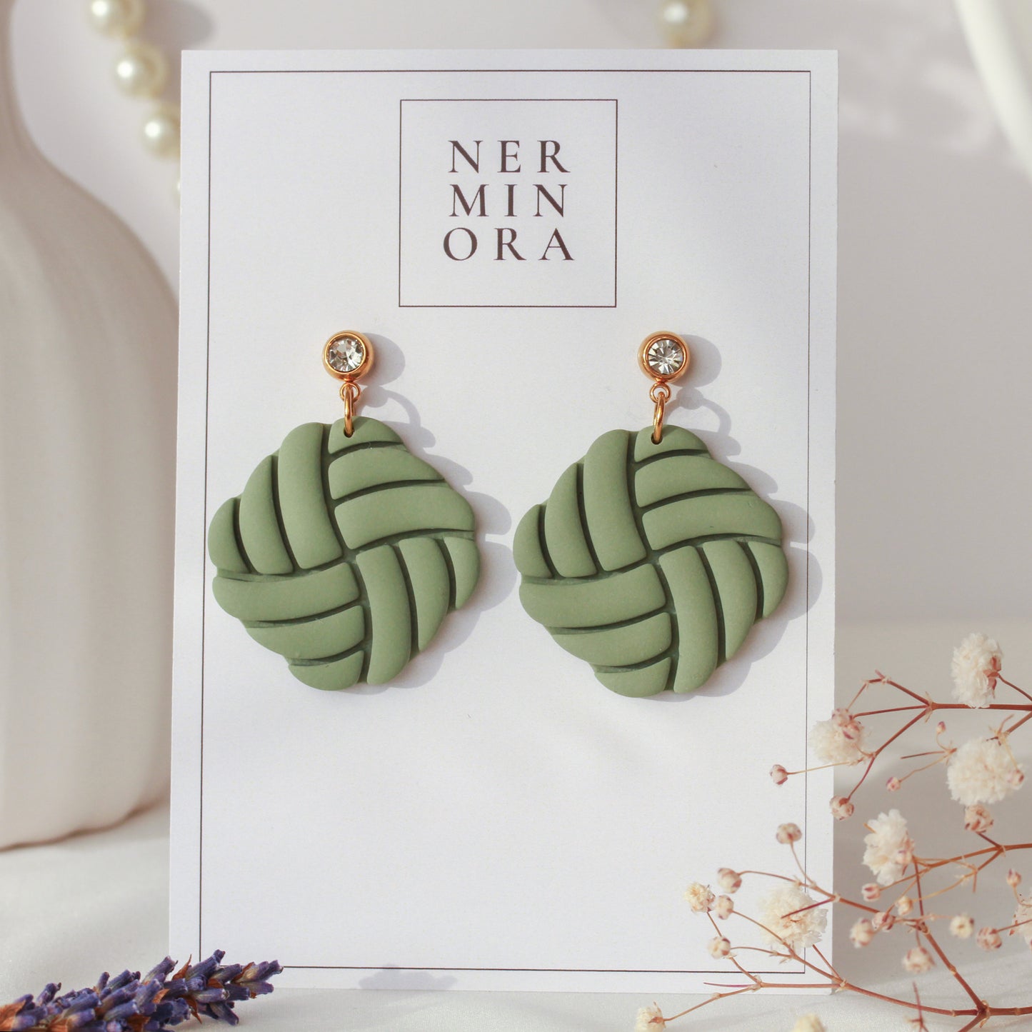 Marlen Signature – Abgerundet quadratische Statement-Ohrringe mit Struktur