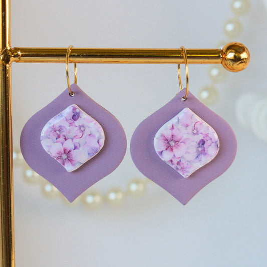 Blossom Whisper Floral Frame – Offene Rauten-Ohrhänger mit buntem Mosaik