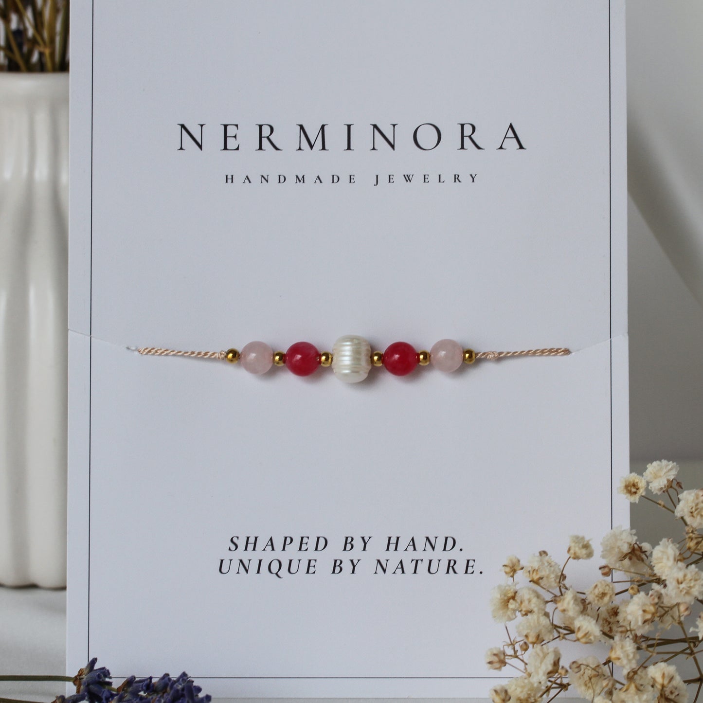 Berry Pearl – Armband mit Rosenquarz, Chalcedon & Süßwasserperle