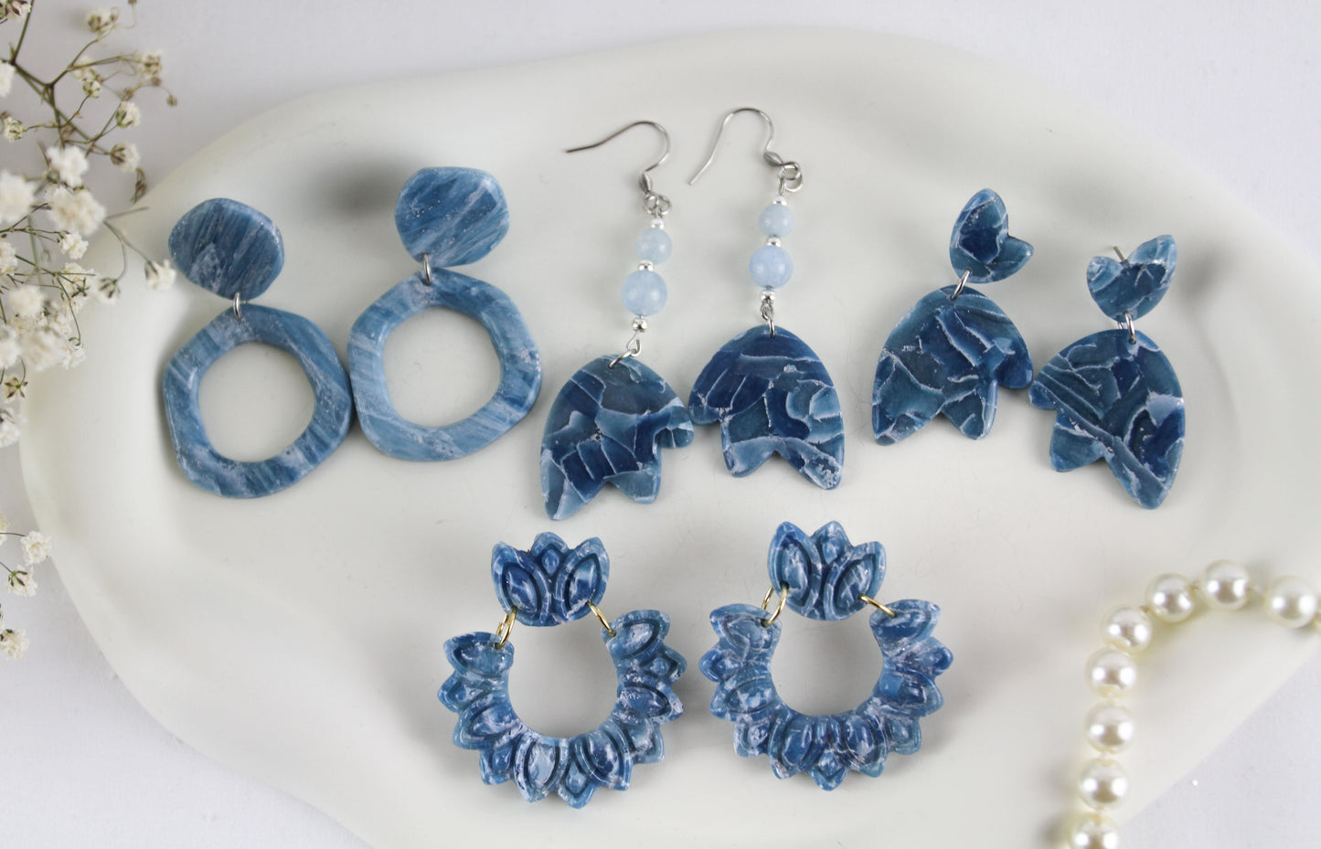 Blaue natursteininspirierte Flügel Polymer Clay Ohrringe - Kollektion
