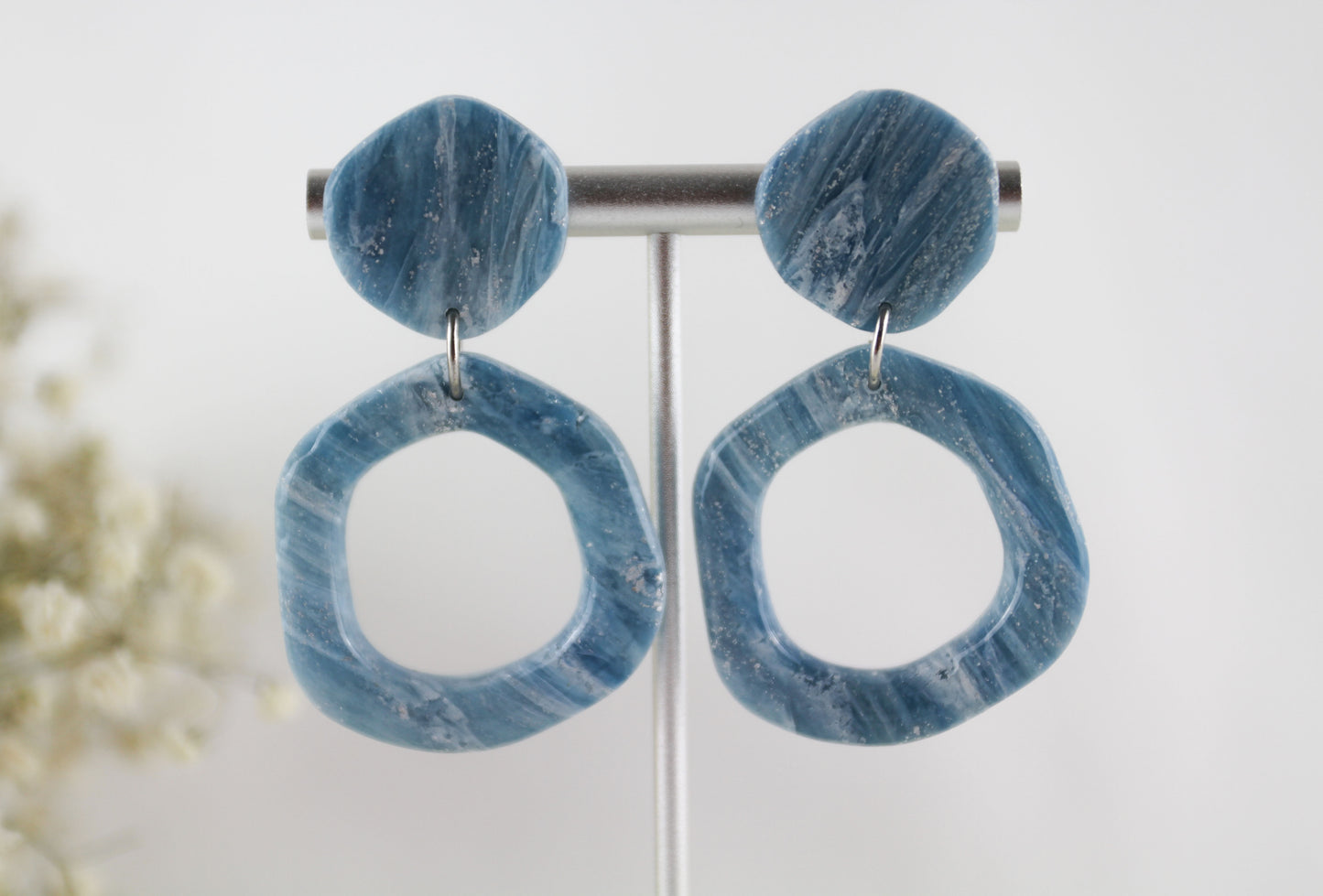 Blaue natursteininspirierte Flügel Polymer Clay Ohrringe - Kollektion