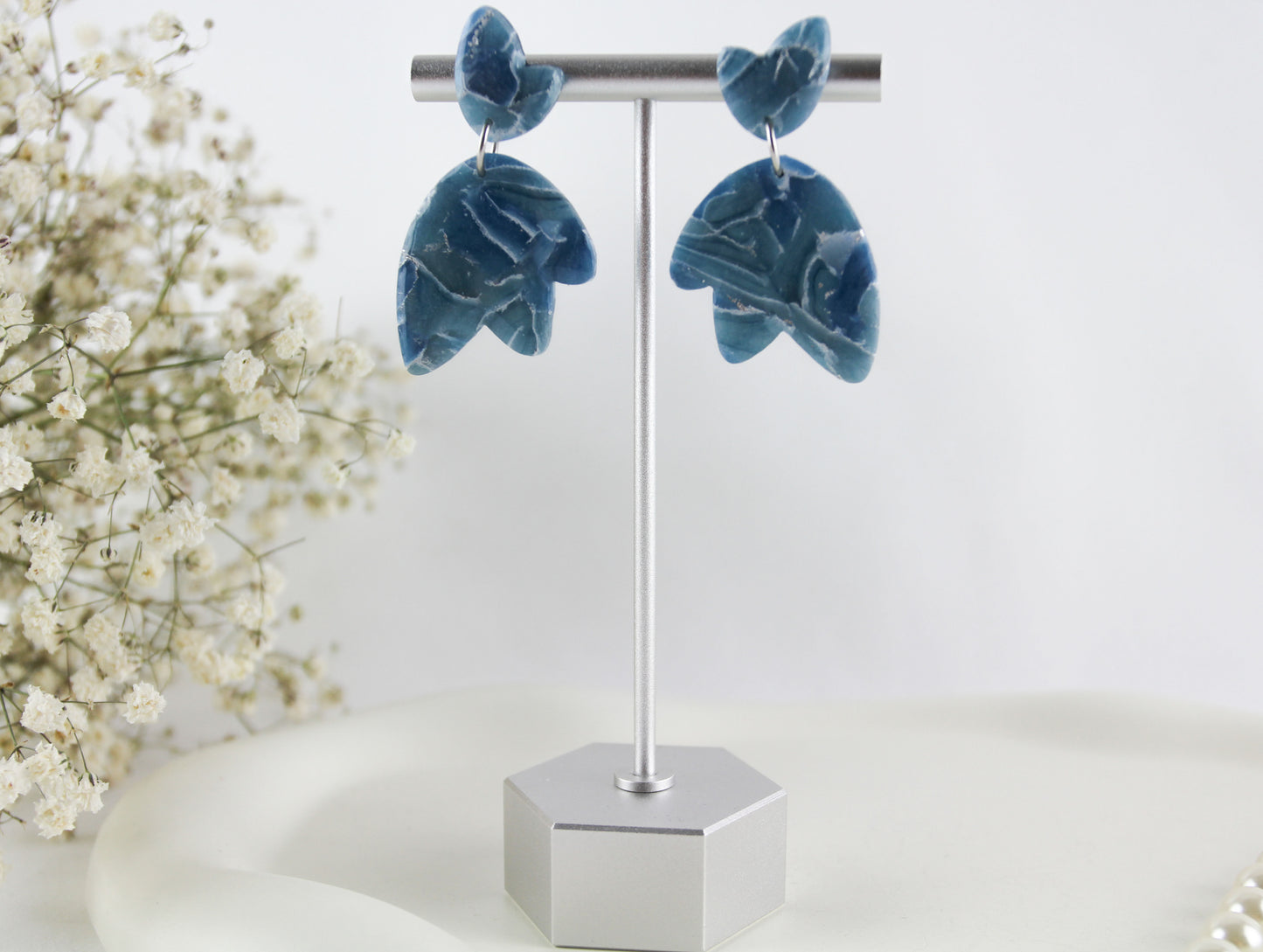 Blaue natursteininspirierte Flügel Polymer Clay Ohrringe - Kollektion