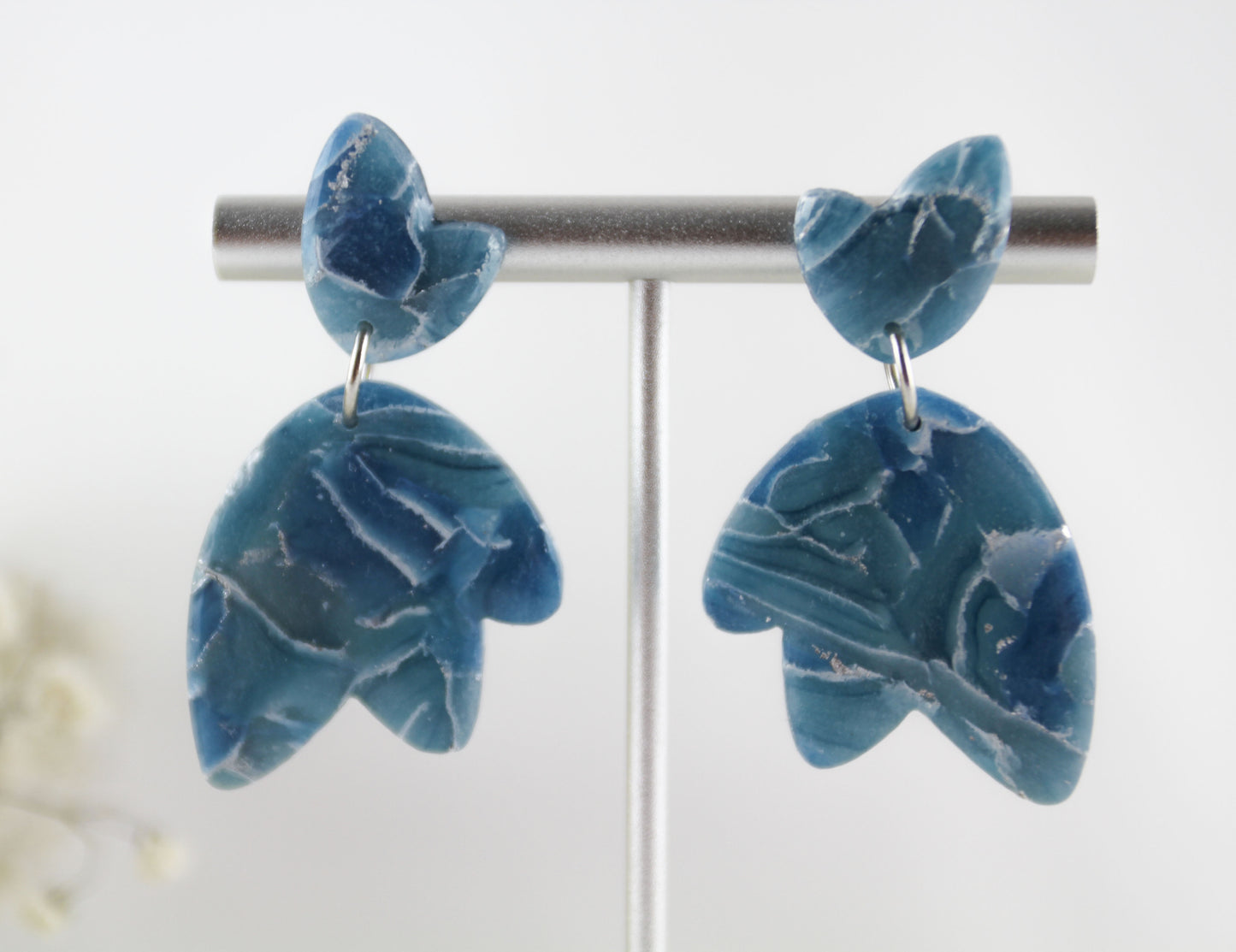 Blaue natursteininspirierte Flügel Polymer Clay Ohrringe - Kollektion
