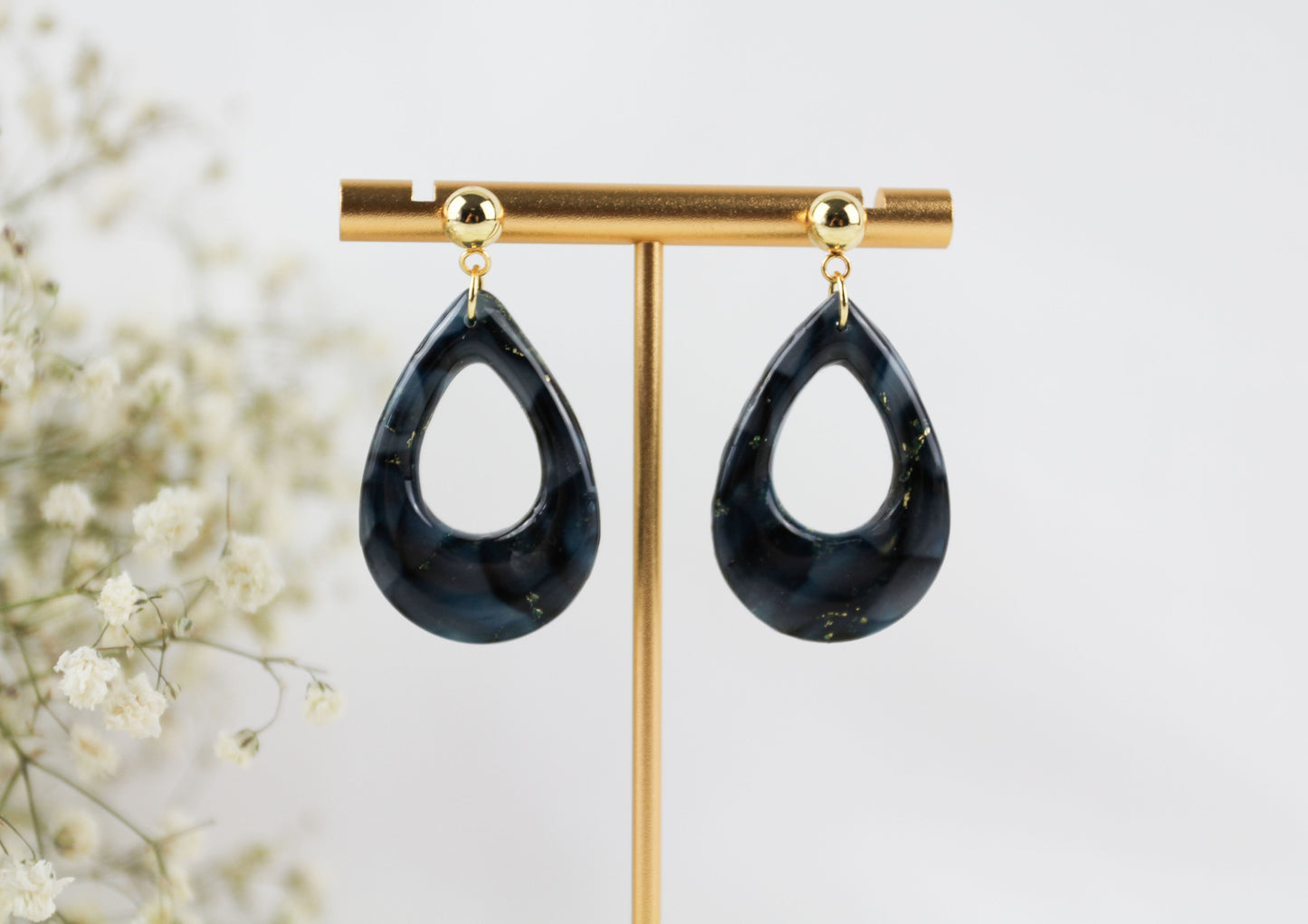 Elegante Blaue Tropfen – Handgefertigte Polymer Clay Statement Ohrringe