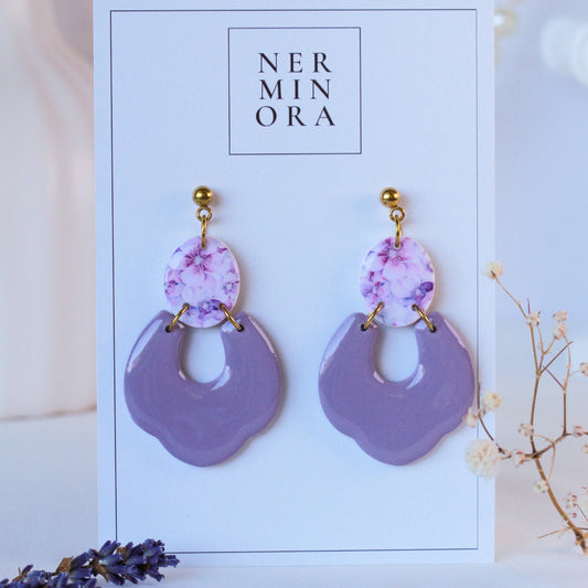 Velvet Blossom Mauve Flow – Elegante Ohrhänger in Mauve mit Blütenelement