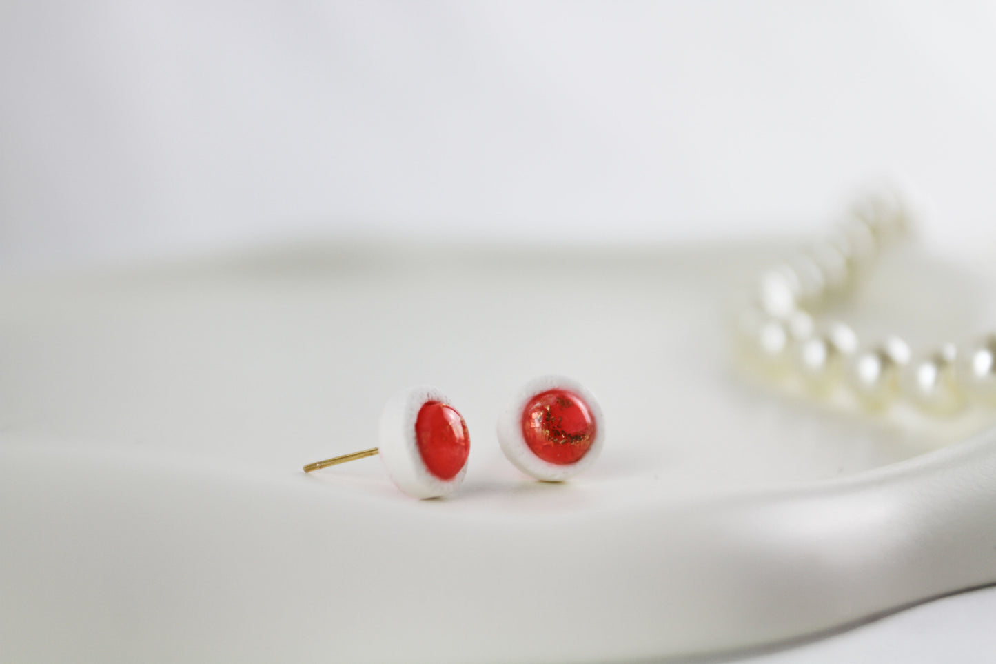 Rot weiße Tropfen Hänge Polymer Clay Ohrringe