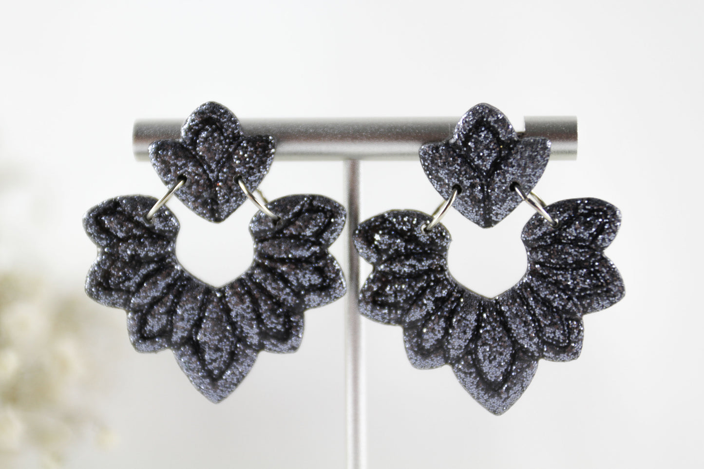 Schwarze Glitzer Polymer Clay Ohrringe