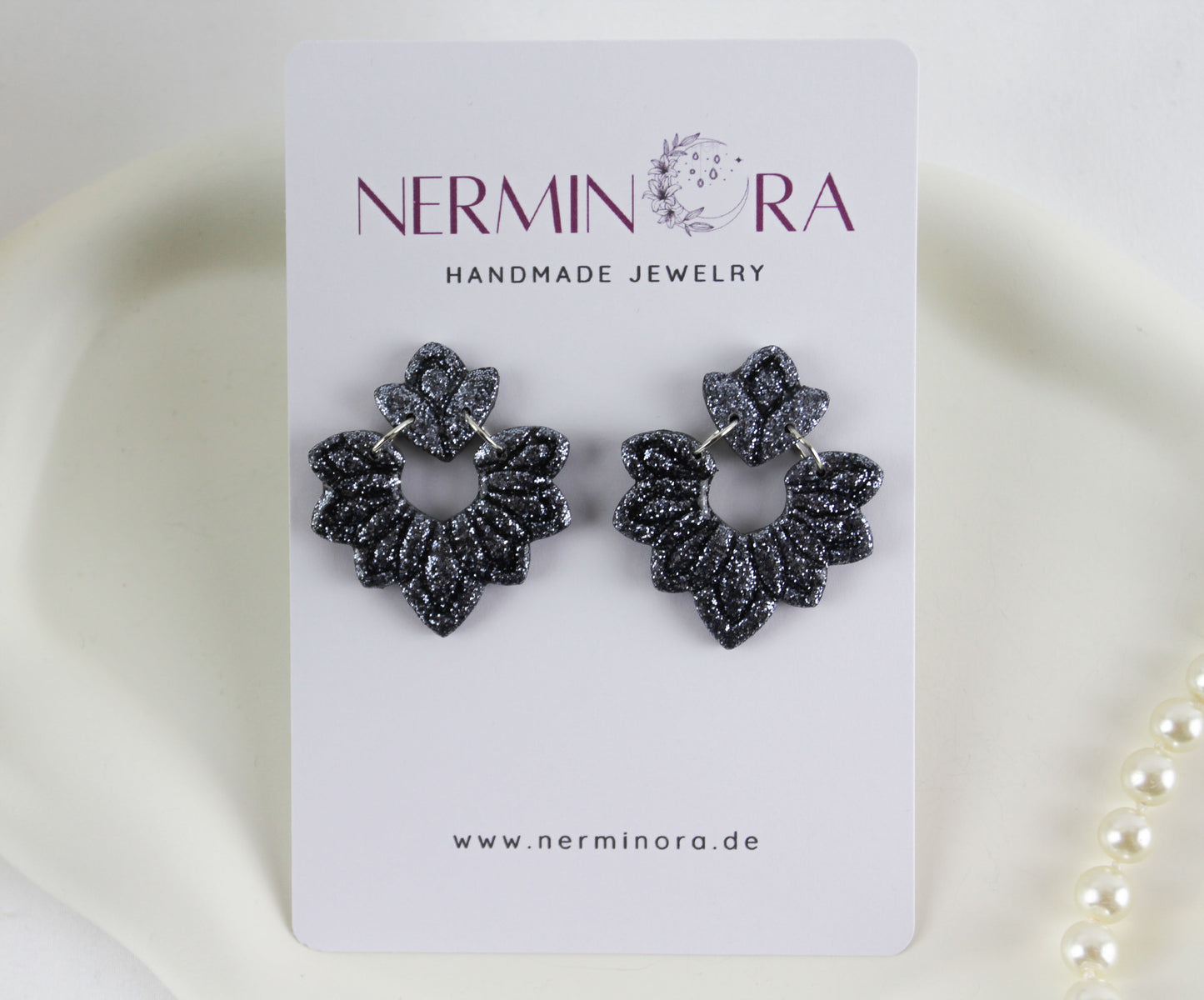 Schwarze Glitzer Polymer Clay Ohrringe