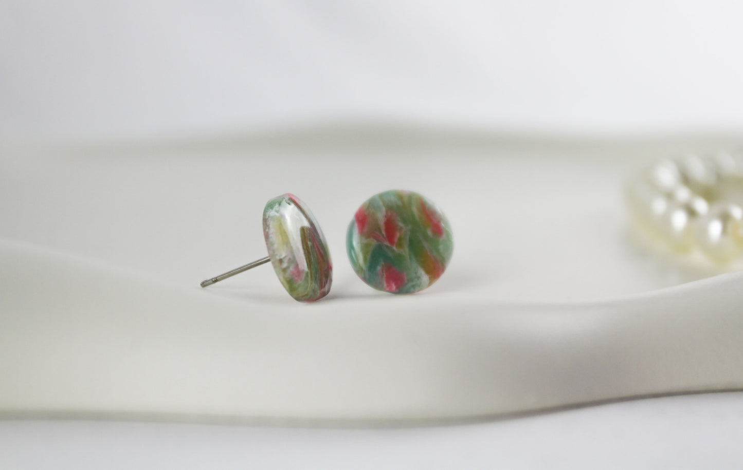 Bunte Marmor imitierte Polymer Clay Ohrringe und Ohrstecker