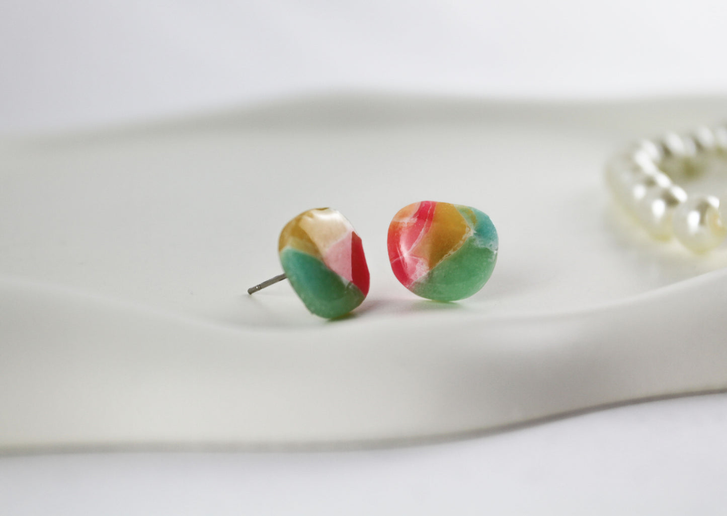 Bunte Marmor imitierte Polymer Clay Ohrringe und Ohrstecker