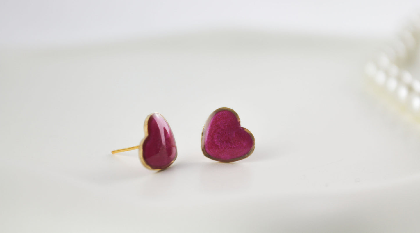 Kleine Rosenrote Herz Resin Ohrstecker In Goldfarbiger Herzfassung