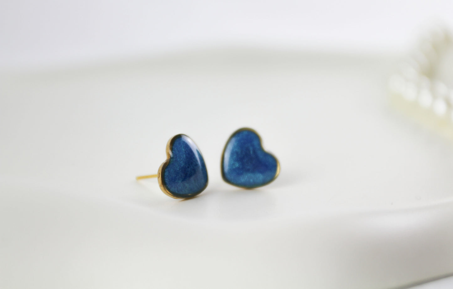 Small Blue Resin Stud Earrings In Gold-Colored Heart Setting