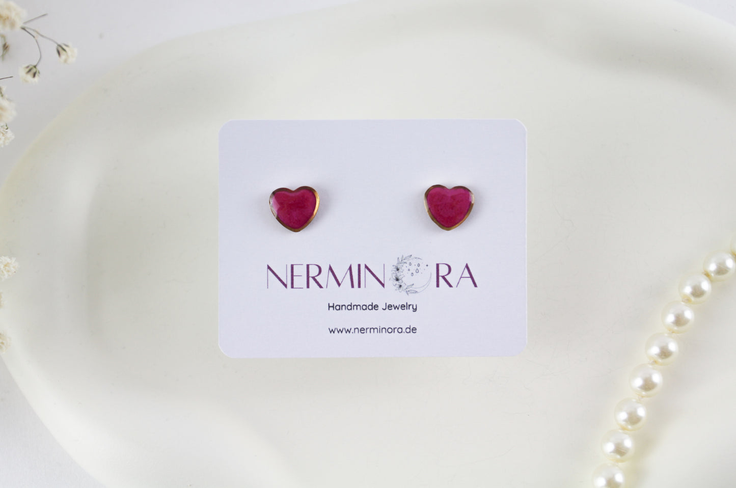 Kleine Rosenrote Herz Resin Ohrstecker In Goldfarbiger Herzfassung