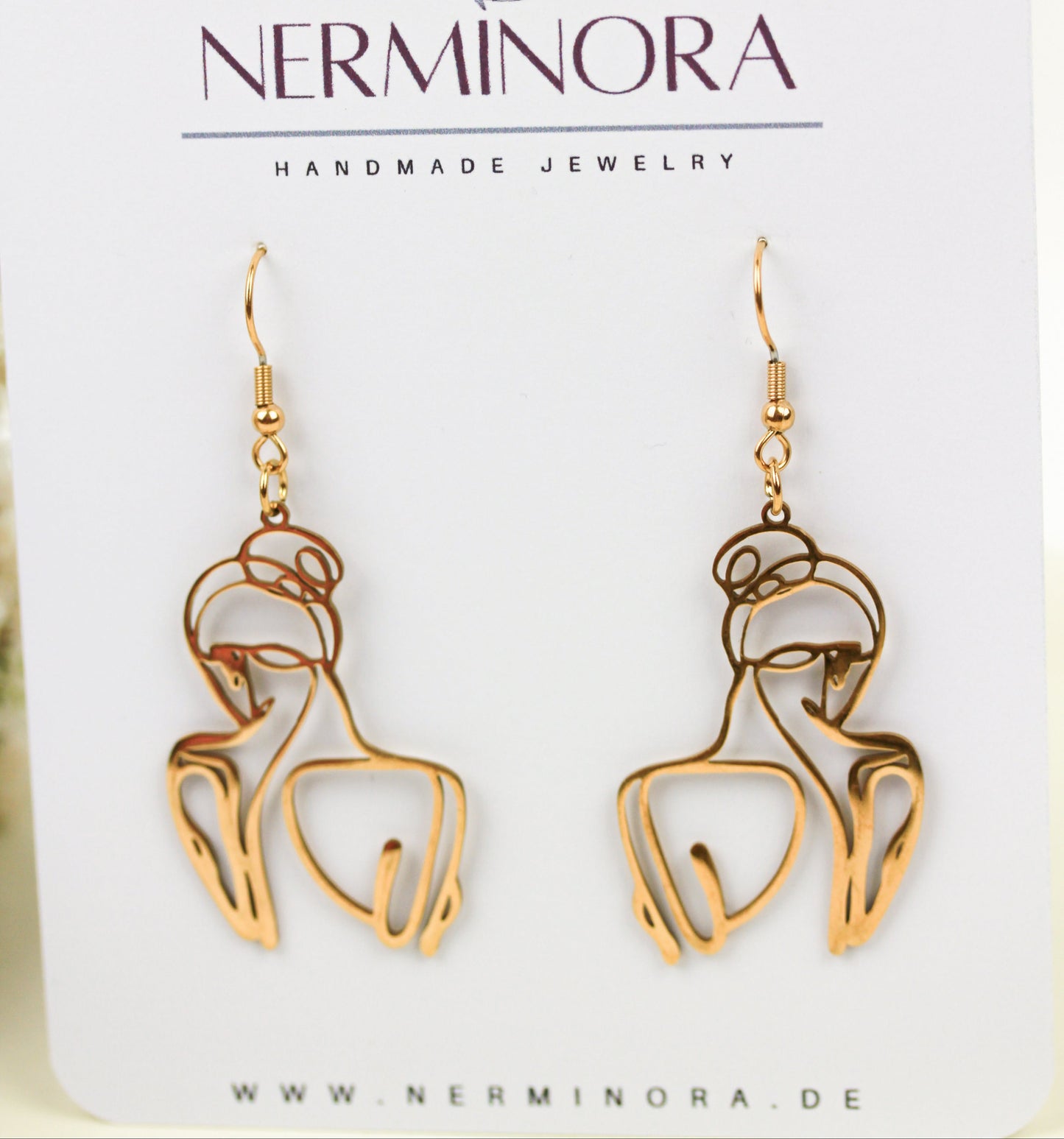 Auréline – Goldene Bodyline Ohrringe – Weibliche Körper Statement Ohrringe