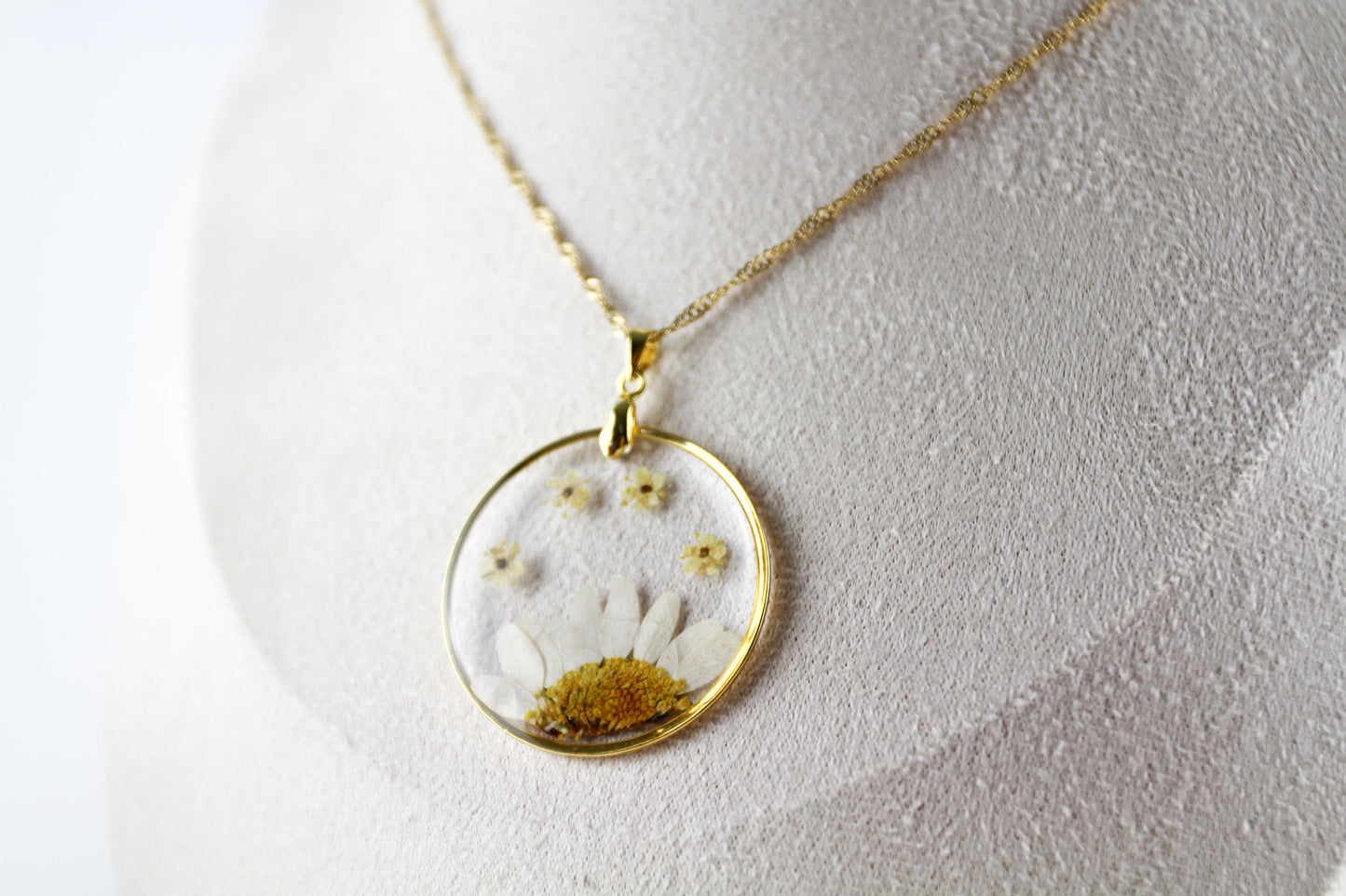 Echte Daisy getrocknete Blüten Gänseblümchen Resin Ohrringe und Halskette