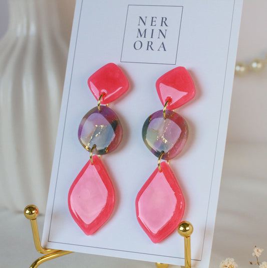 Secret Garden Drop – Dreistufige Tropfenohrringe in Beerenrot