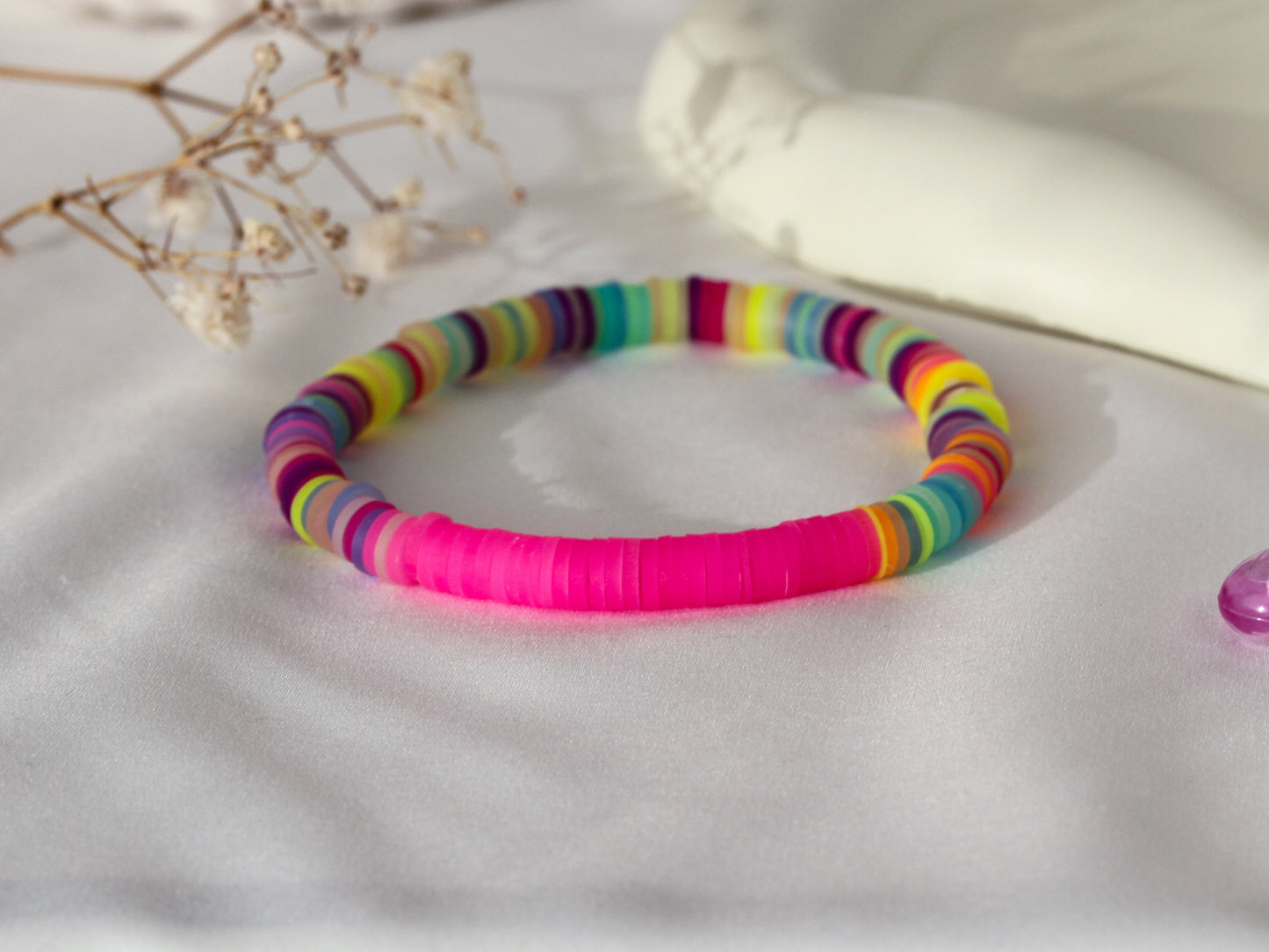 Pink Prism – Katsuki-Armband in Pink mit buntem Farbmix