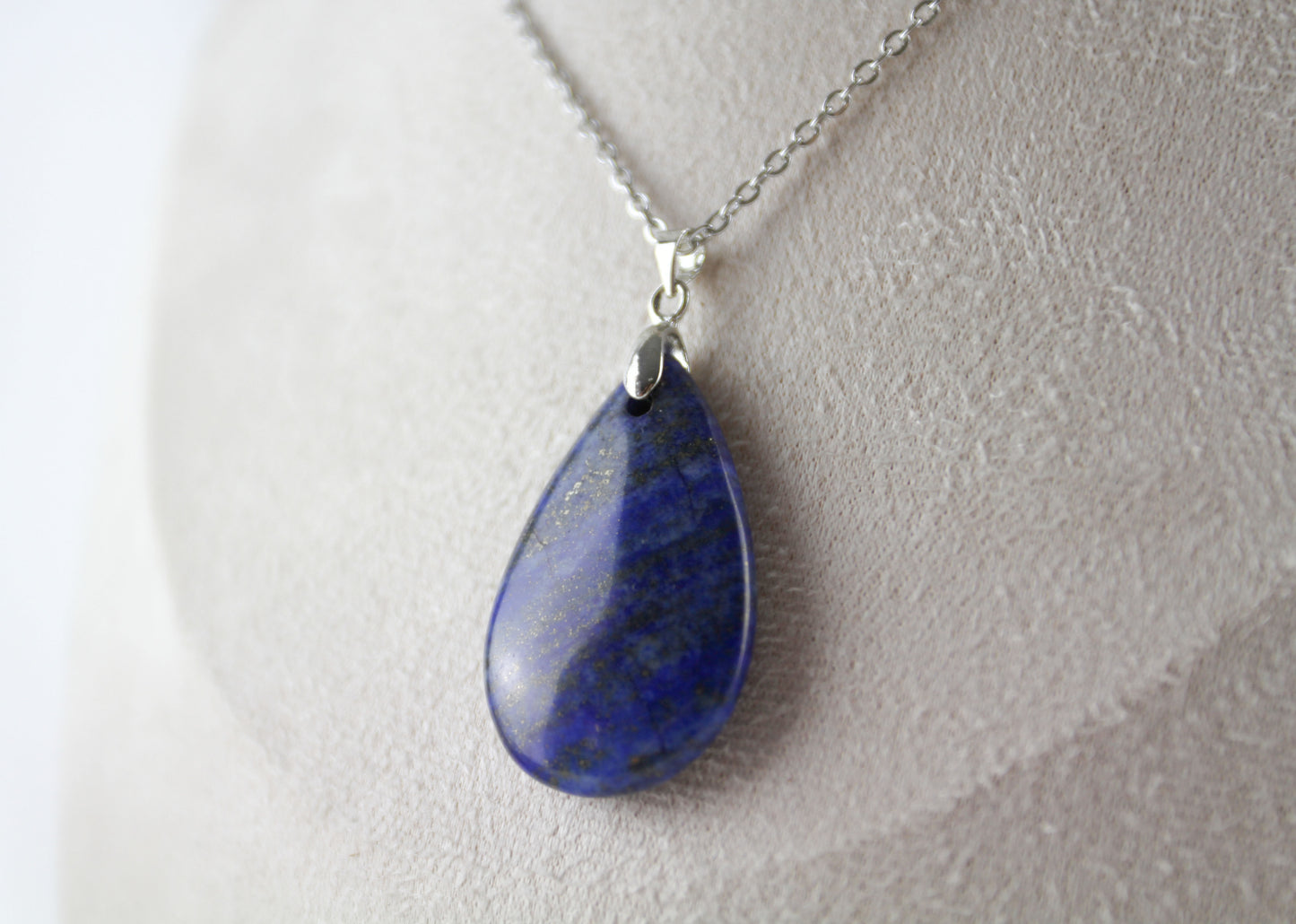 Lapislazuli & Muschelperlen – Naturstein-Blumen Schmuckset (Armband & Halskette)