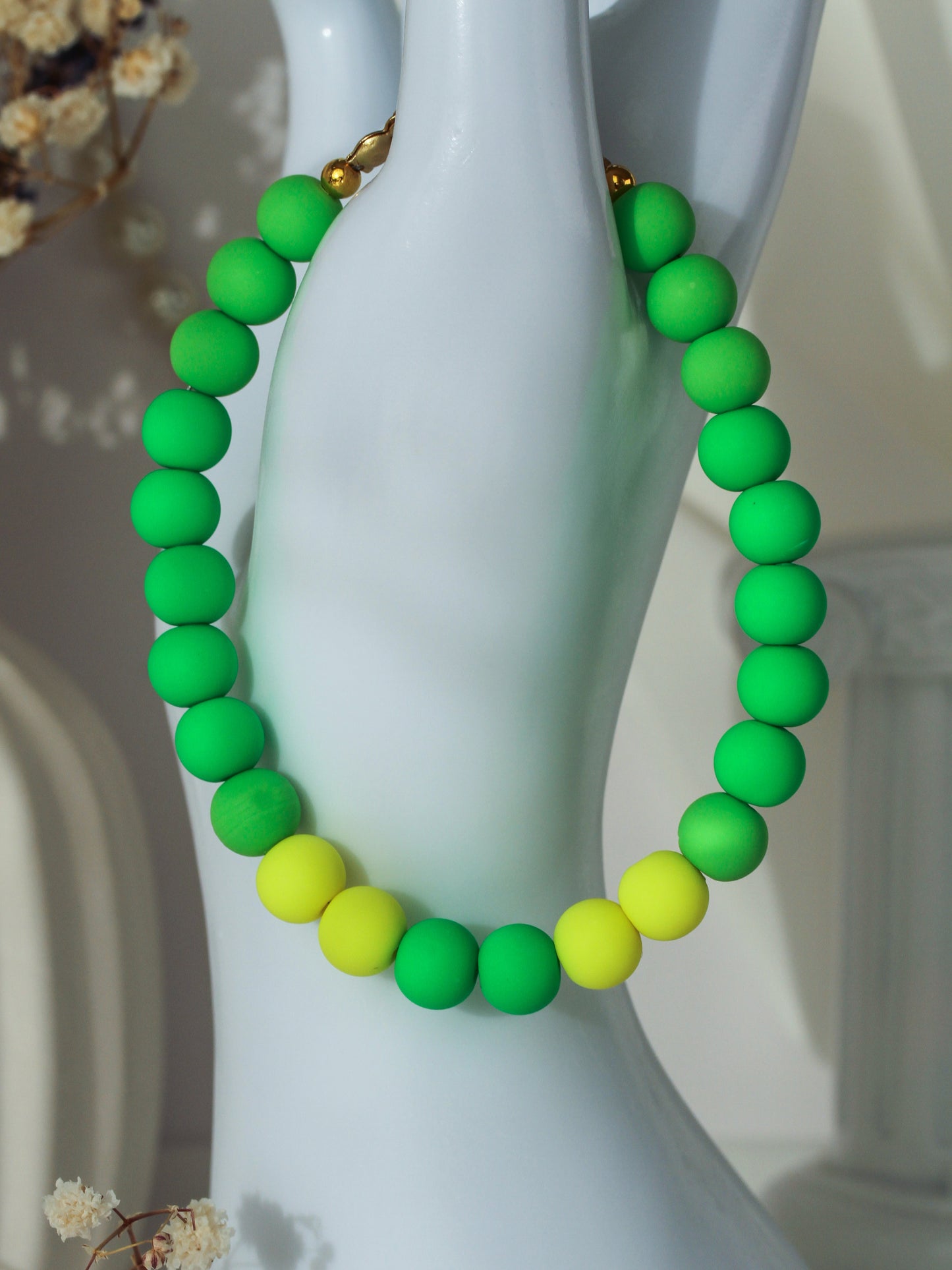 Capri Lime – Grünes Perlenarmband mit neongelben Akzenten