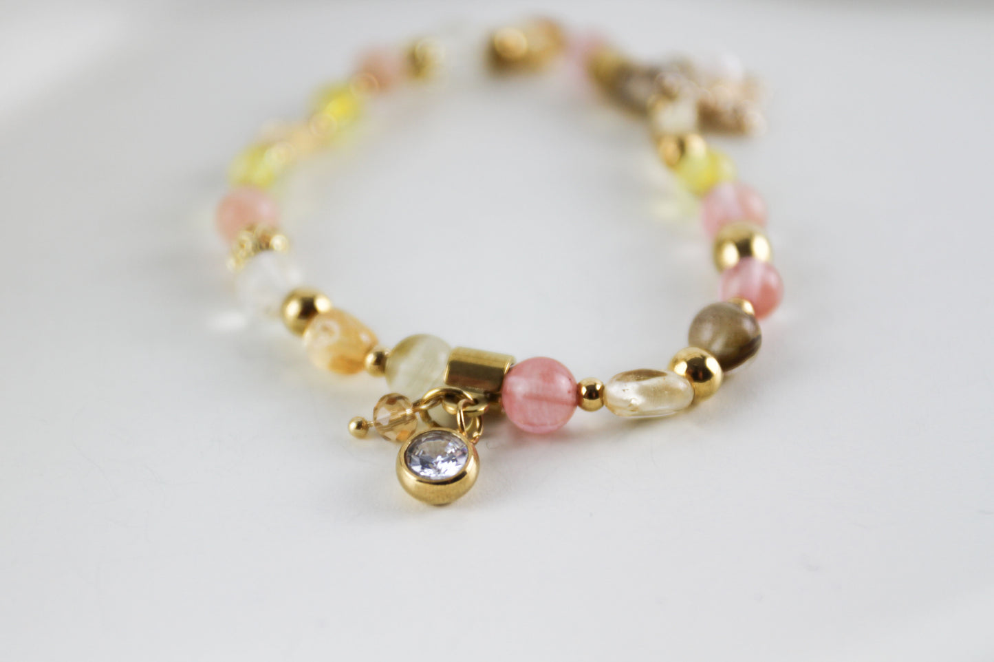 Natursteinarmband aus Citrin, Sonnenstein & Bergkristall – Handgefertigtes Perlenarmband