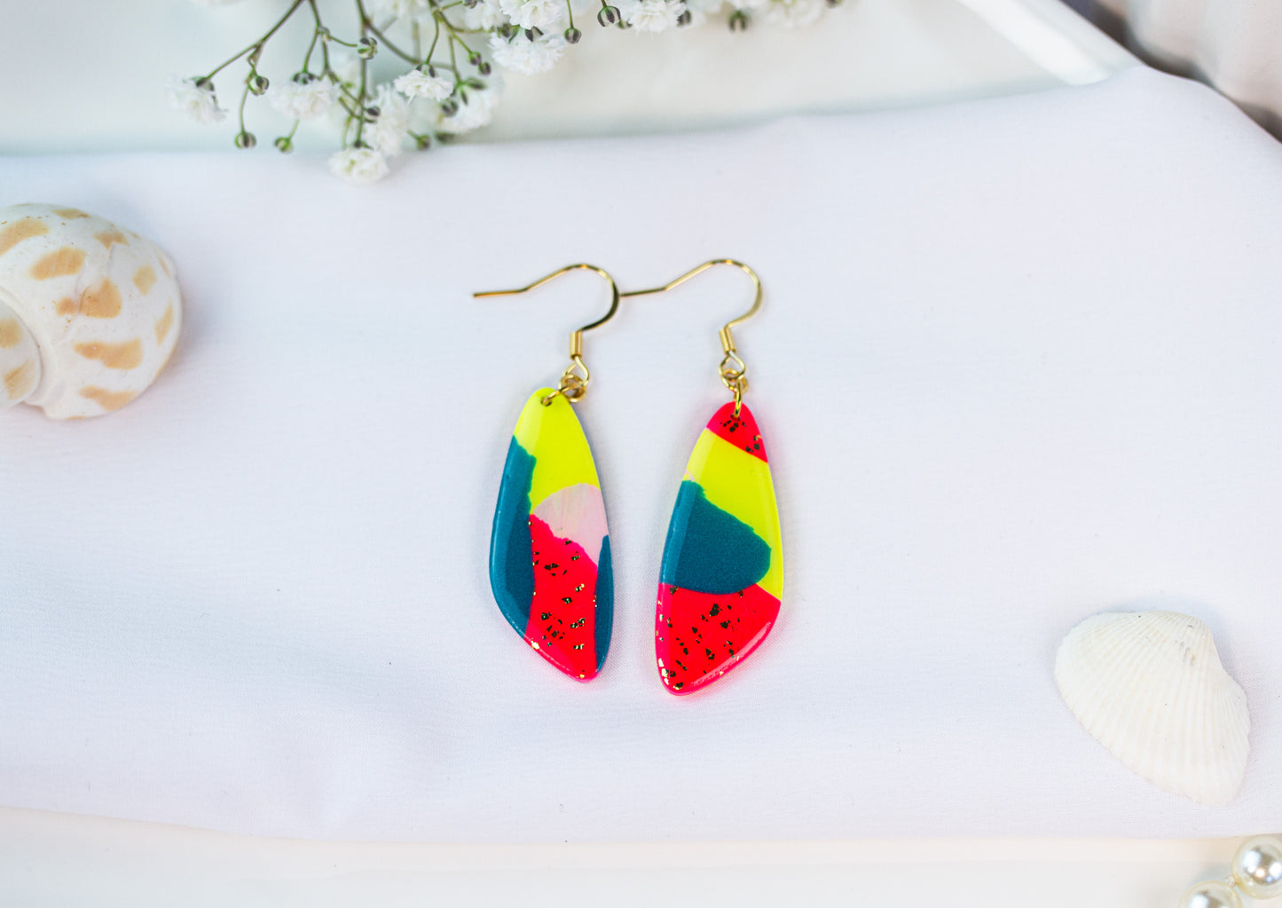 Ohrringe – Neon Speckle – Lange Tropfen