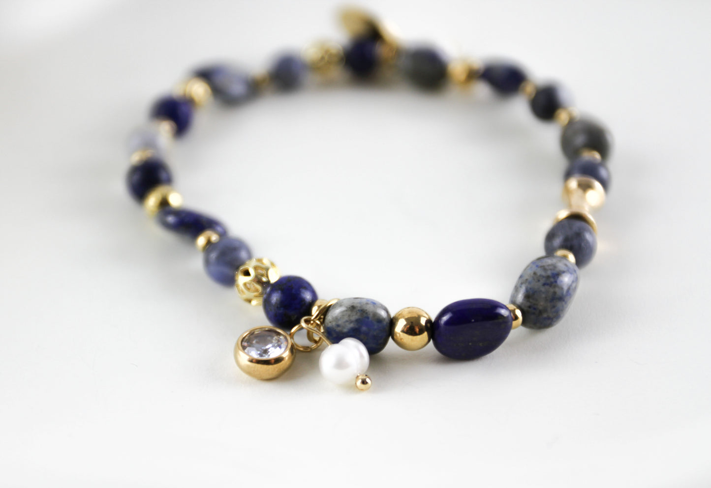 Magisches Lapislazuli Armband in blau mit Natursteinen