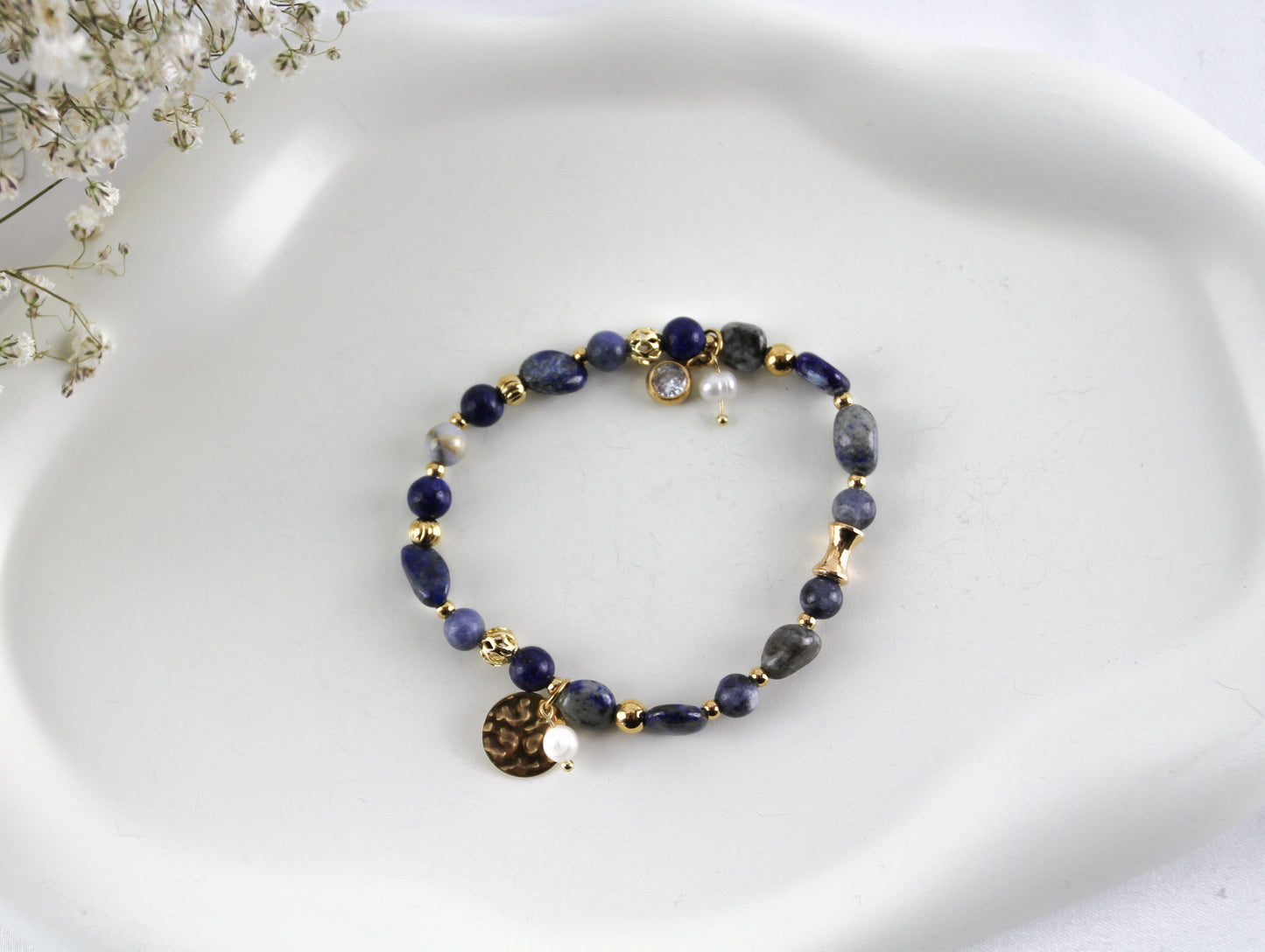 Magisches Lapislazuli Armband in blau mit Natursteinen