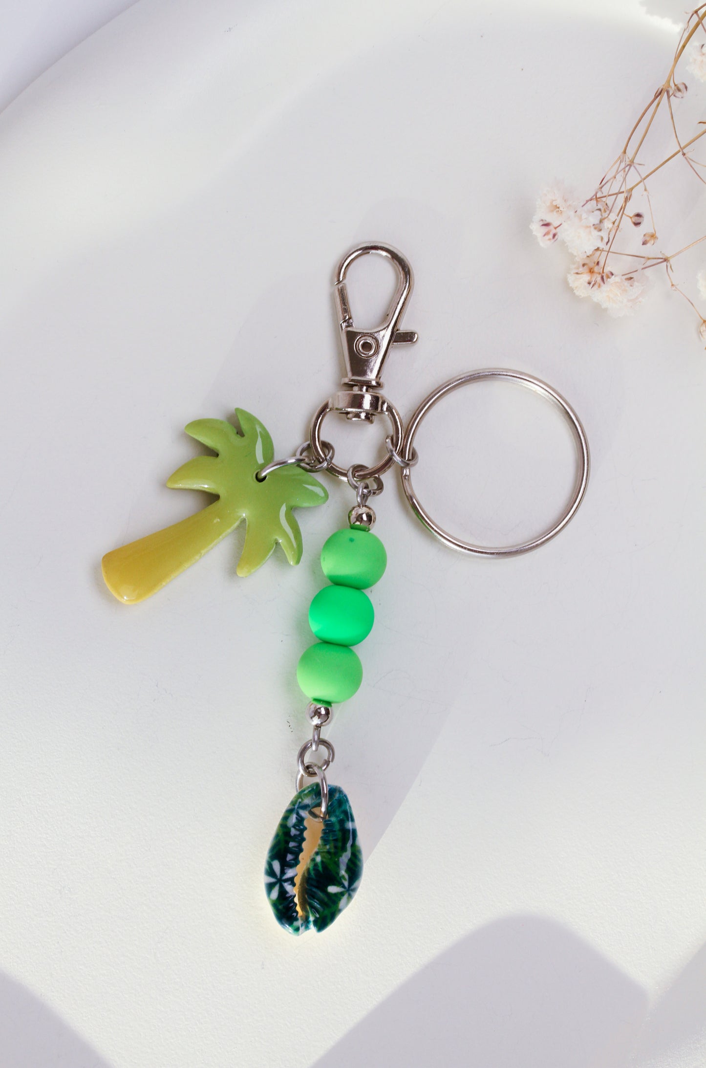 Palm Breeze – Schlüsselanhänger & Bag Charm in Grün mit Palmenanhänger