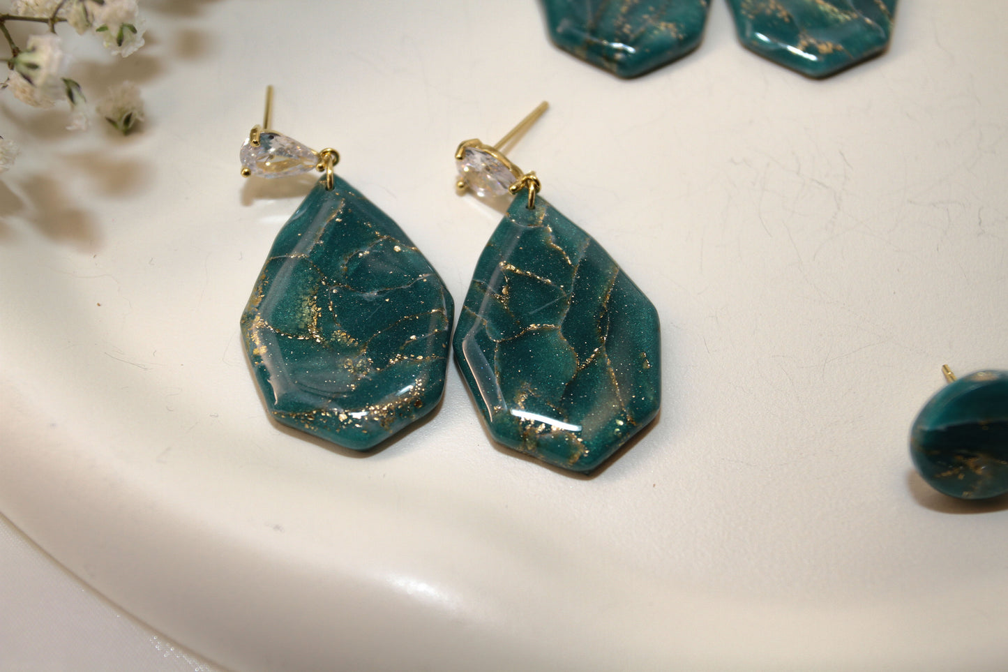 Elegante türkis goldene Polymer Clay Ohrringe und Halskette - Kollektion