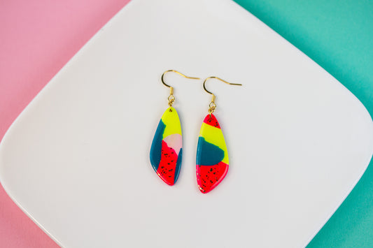 Ohrringe – Neon Speckle – Lange Tropfen