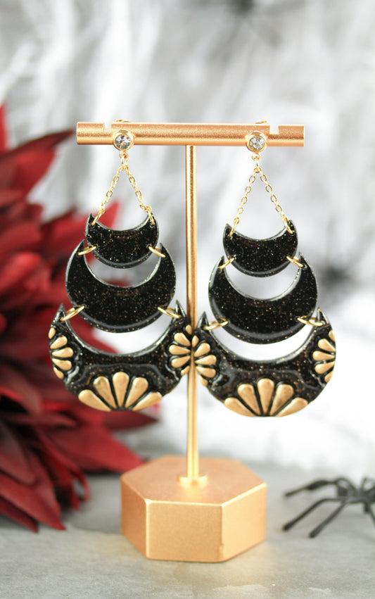 Schwarze Mond-Langohrringe – Handgefertigte Polymer Clay Statement Ohrringe