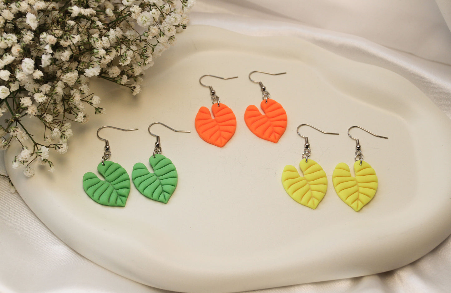 Sommer Neon Monstaria Blatt Polymer Clay Ohrringe