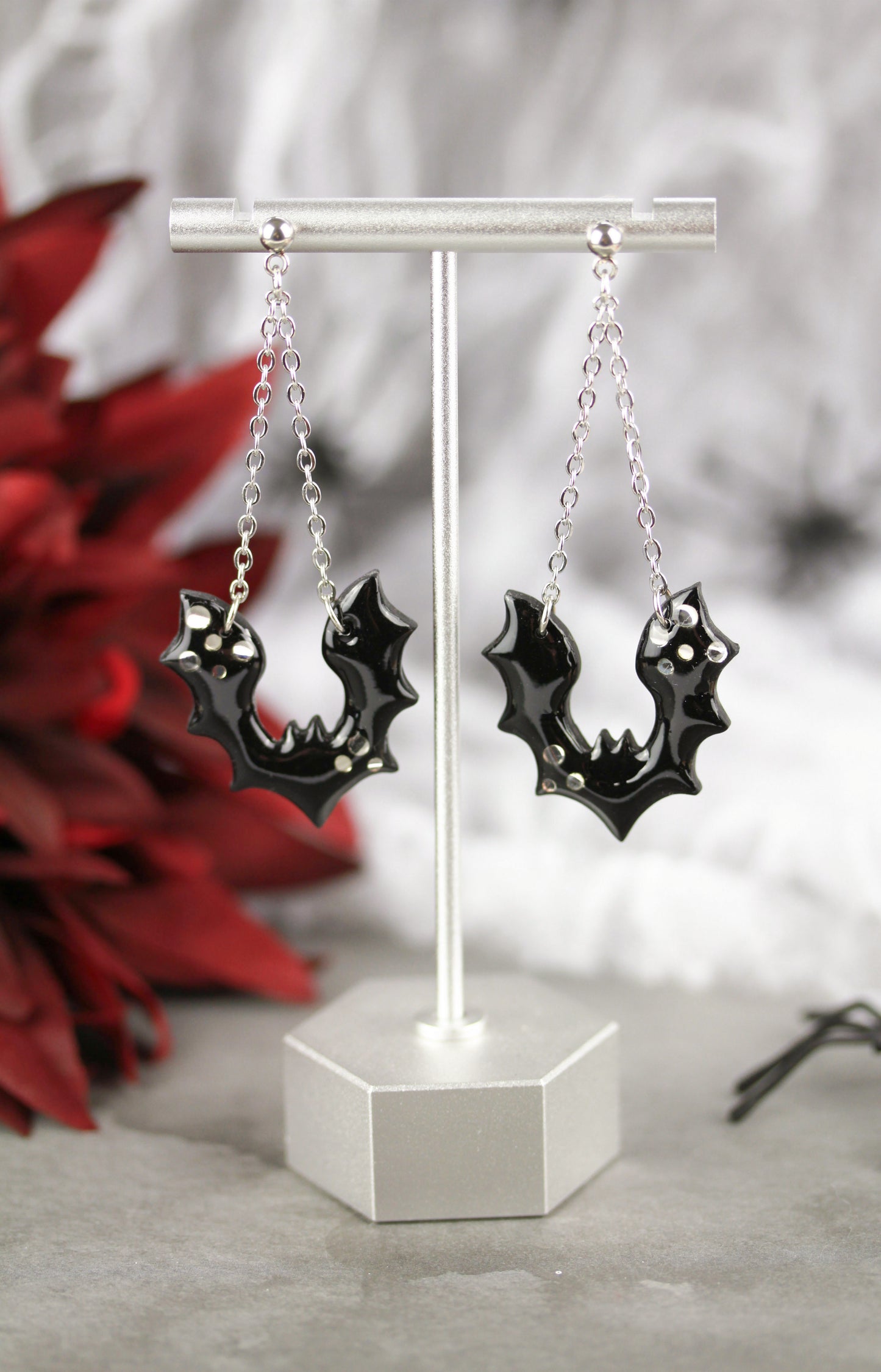 Fledermaus Ohrringe mit Kettengliedern – Polymer Clay Statement | Halloween Edition