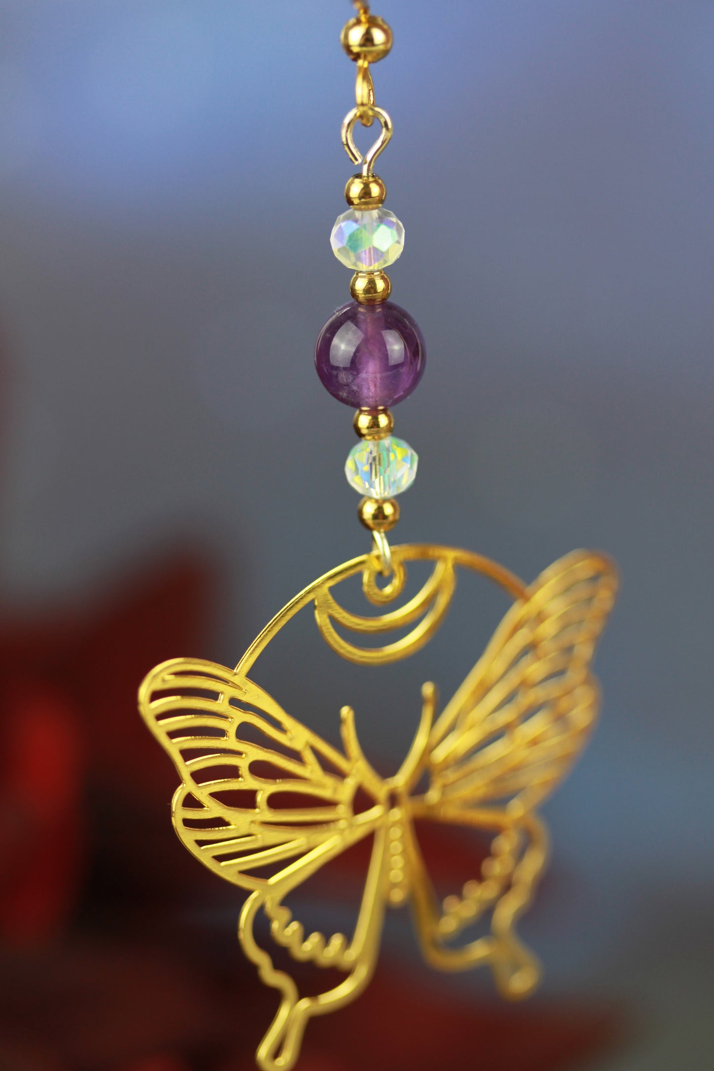 Golden Butterfly Ohrringe mit Amethyst Natursteinperlen – Mystora Kollektion