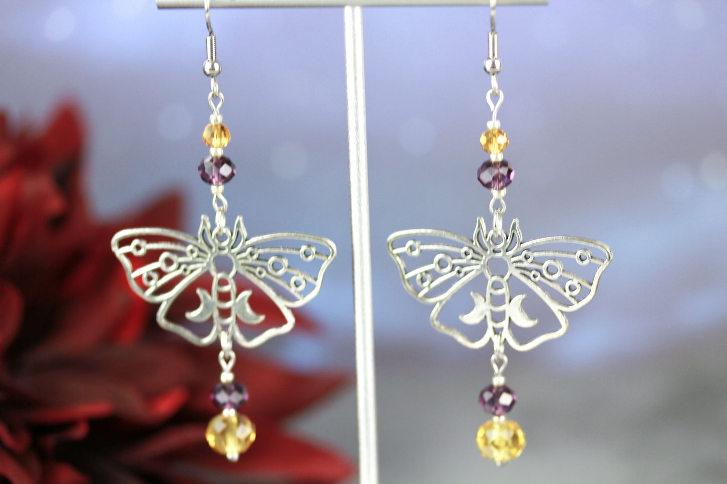 Silver Butterfly Ohrringe mit lila-gelben Kristallperlen – Amberwing Kollektion